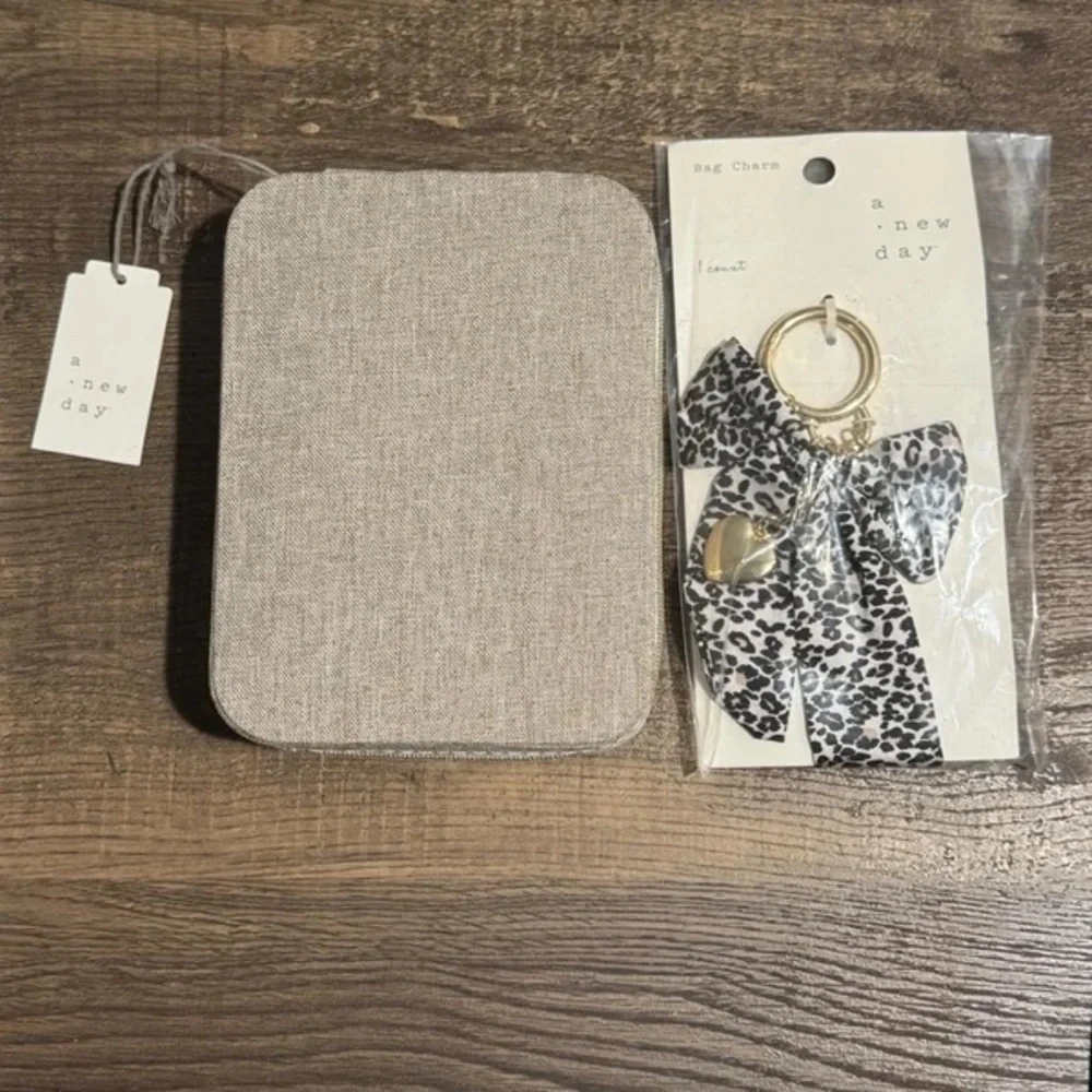 a new day Beige Linen Jewelry Case with Leopard Bow Bag Charm